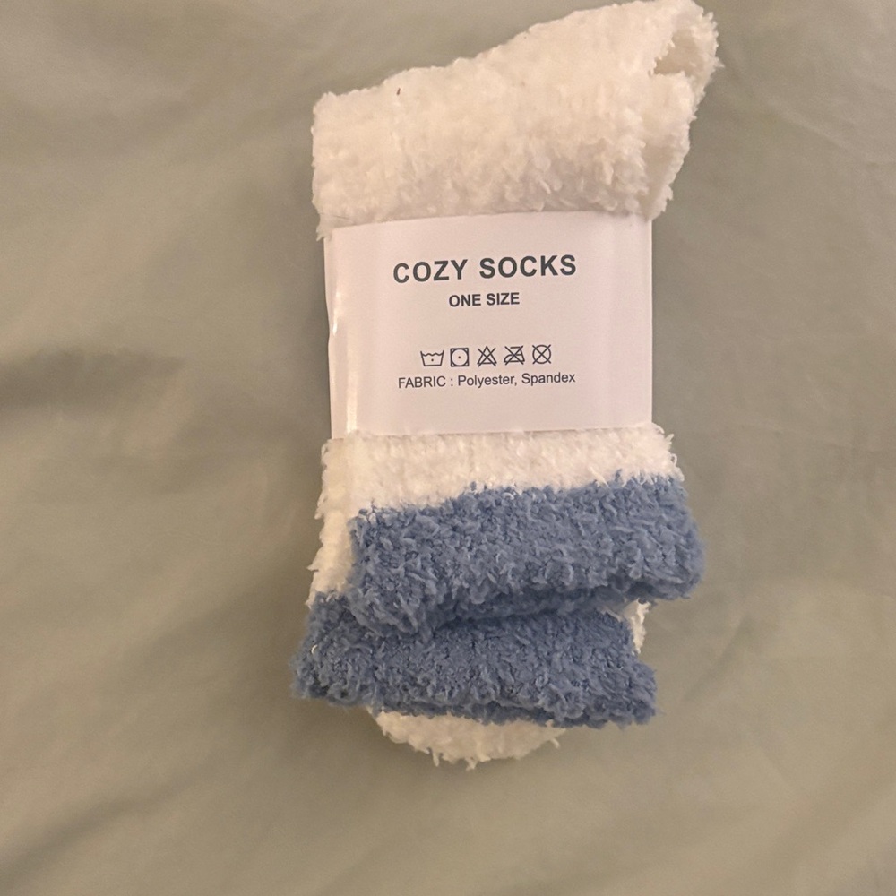Women’s Plush Fuzzy Socks - White with Light Blue Trim